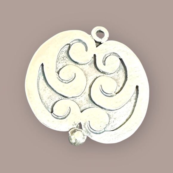 Vintage Silver Oval Pendant with raised swirl designs - Picture 7 of 10